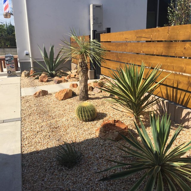 カリフォルニアドライガーデンのある家 Sud Ouest Americain Jardin Autres Perimetres Par Oceanside Garden Inc オーシャンサイドガーデン株式会社 Houzz