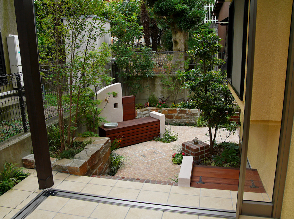 ガーデンルームから眺めたお庭の全景 Mediterranean Landscape Tokyo By 有限会社庭樹園 グリーンテラス Houzz