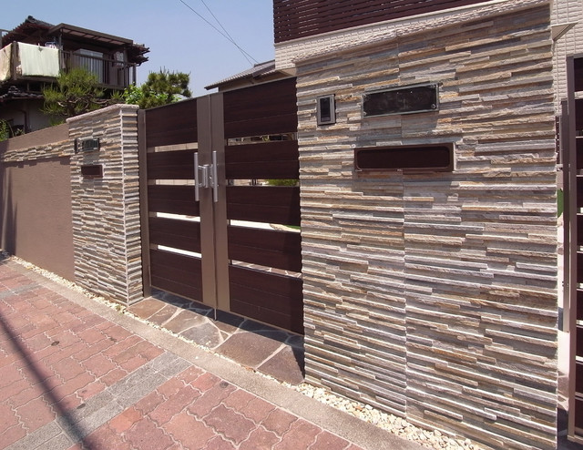 ジャワ鉄平石のアプローチと人工芝のゴルフグリーン Craftsman Jardin Autres Perimetres Par 株式会社 エクステリアうだがわ Houzz