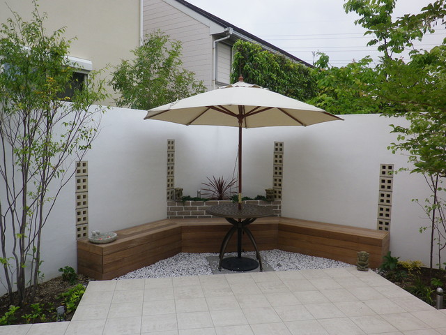 タイルテラスと目隠しウォールの庭 Scandinave Jardin Nagoya Par 有 庭工房 Houzz