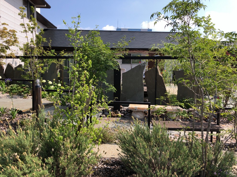 ビオトープ池とアイアンのパーゴラのある庭 Japanese Landscape Nagoya By Atelier Coconiwa アトリエ心庭 Houzz