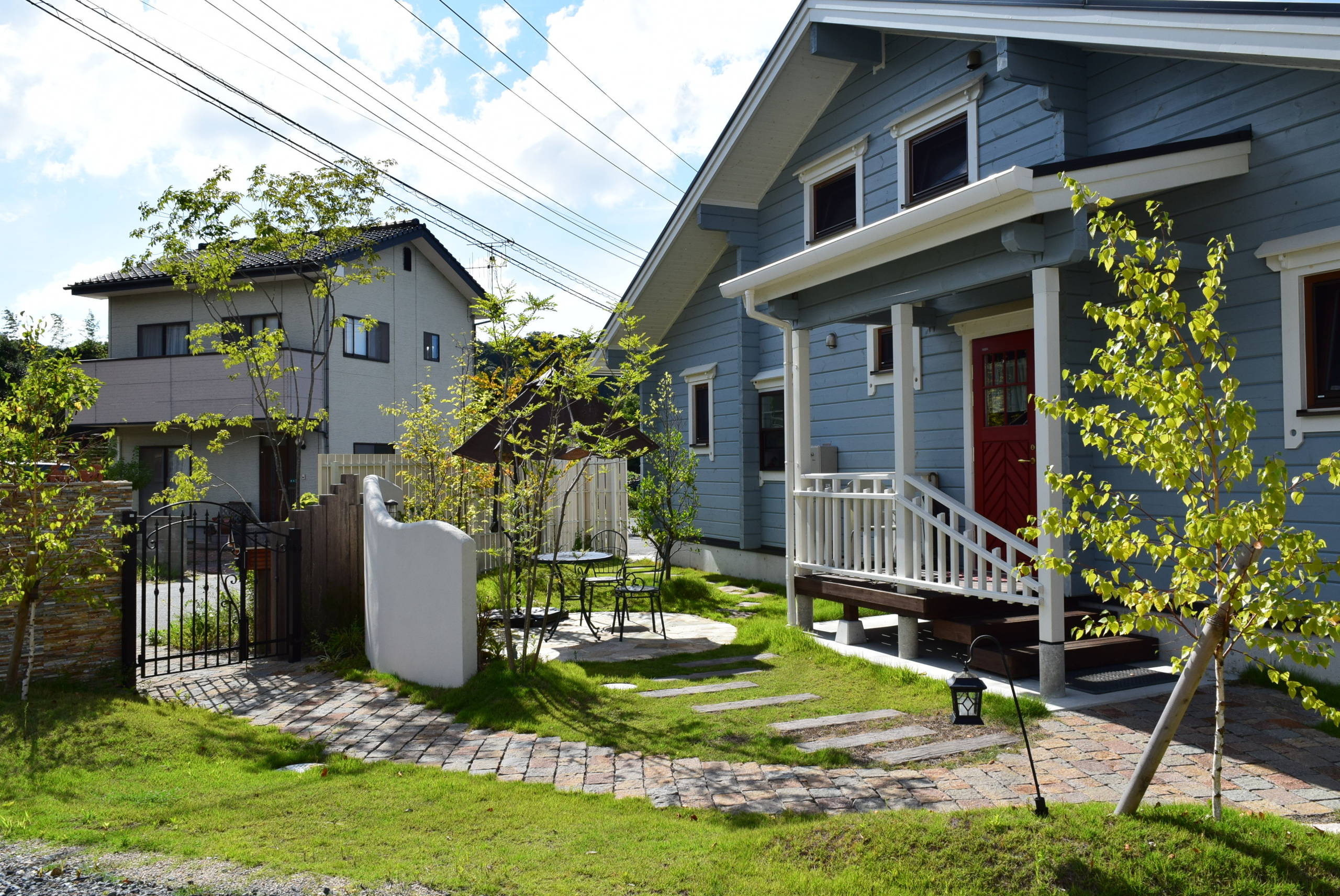 ログハウスの庭 Scandinavian Landscape Other By 株式会社森芳楽園 四季時計 Houzz