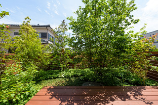 モダンスタイルのおしゃれな庭の画像 21年8月 Houzz ハウズ