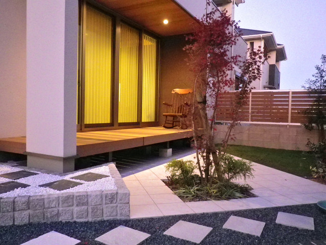 個性が際立つシンプルモダンな庭 サンリブ 兵庫県ｋ様邸 Asiatique Jardin Faubourg De Tokyo Par Proの庭照明 ライティングマイスター Houzz