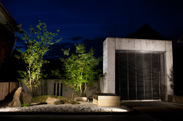 和モダンの坪庭 ｌｕｃｃａ 末澤緑地株式会社 香川県ｍ様邸 Japonais Jardin Faubourg De Tokyo Par Proの庭照明 ライティングマイスター Houzz