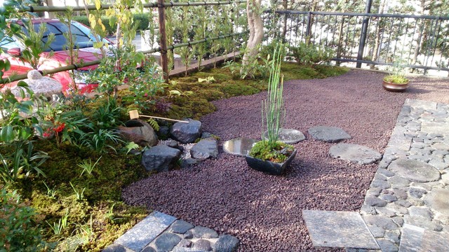 和室から眺める小さな和風庭園 和室 和風 庭 他の地域 富士西麓ガーデン Houzz ハウズ