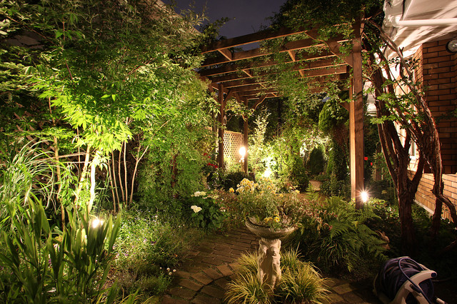安らぎ 癒しの 心のお庭 ｔガーデン 竹内園芸 愛知県 個人邸 Asiatique Jardin Faubourg De Tokyo Par Proの庭照明 ライティングマイスター Houzz