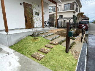 川西市大和西のナチュラルシンプルなエントランスガーデン アジアン 庭 他の地域 Deer Garden Houzz ハウズ