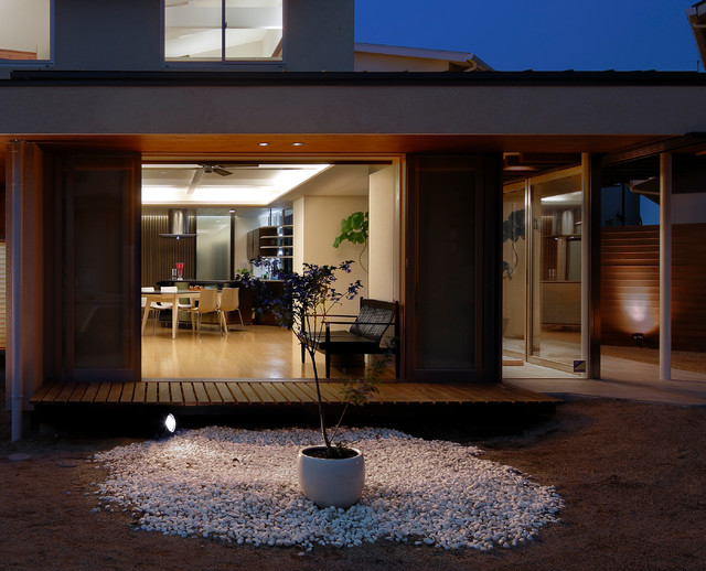 玉砂利の水盤と縁側 Modern Garden Tokyo By 長谷川建築デザインオフィス Hasegawadesign Houzz