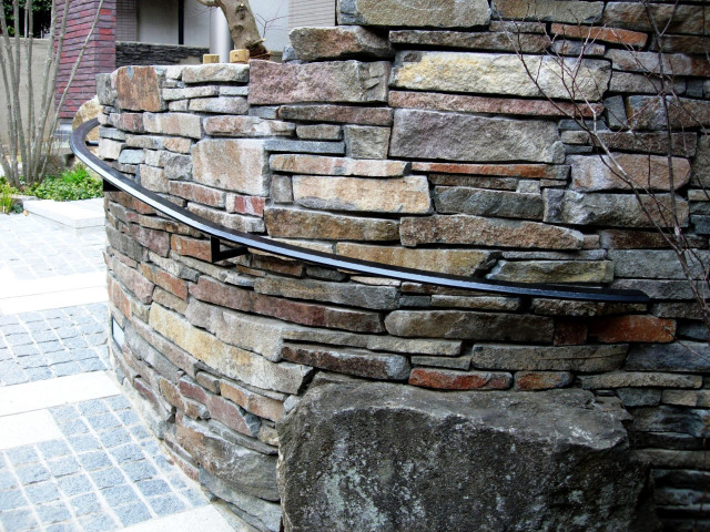 石垣のある庭 American Traditional Garden Other By 株式会社 木村グリーンガーデナー Houzz