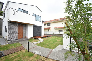 モダンスタイルのおしゃれな庭の画像 21年9月 Houzz ハウズ