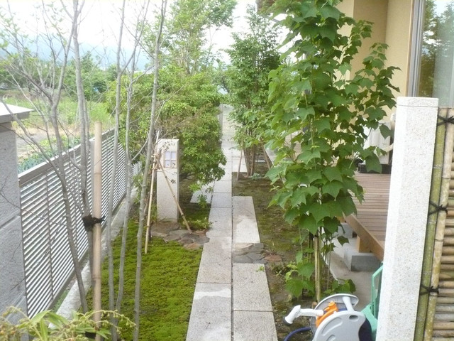 茨城 常陸太田市 和風庭園 石畳と御簾垣とモミジの庭 和室 和風 庭 他の地域 有鄰ユニバース Houzz ハウズ
