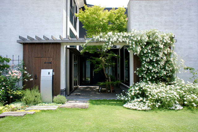薔薇のある家 モダン 庭 横浜 アートディナー 中澤建築設計事務所 Houzz ハウズ