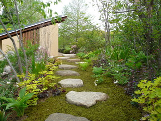 Circle Garden 水と人と命が巡る庭 飛石とスナ苔 Asian Landscape Other Houzz