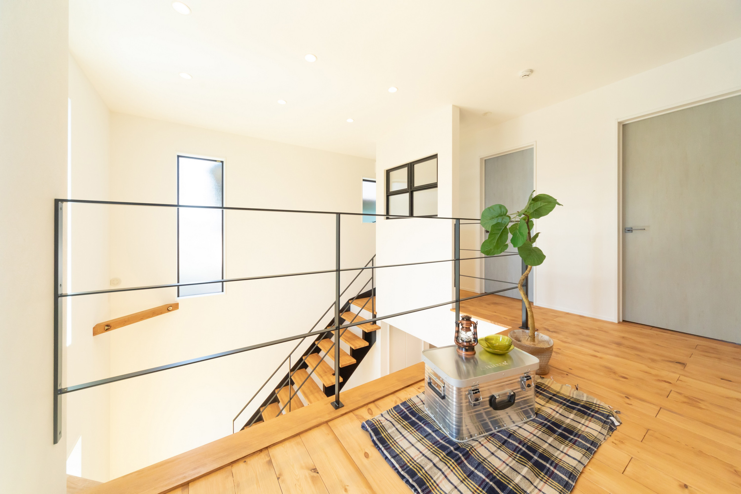 75 Beautiful Wallpaper Ceiling Hallway Pictures Ideas June 21 Houzz