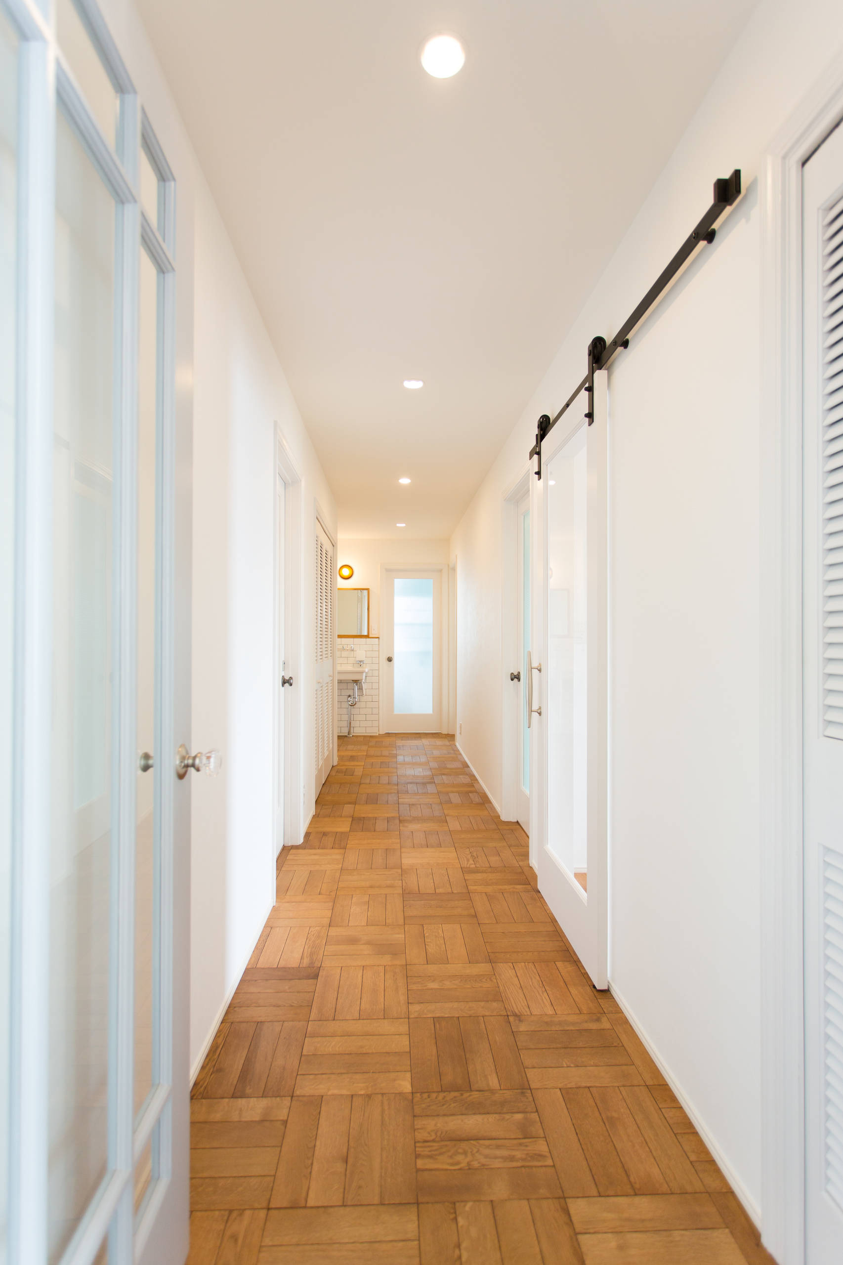 北欧スタイル廊下のおしゃれなインテリア 収納 実例画像 ハウズ 21年10月 Houzz