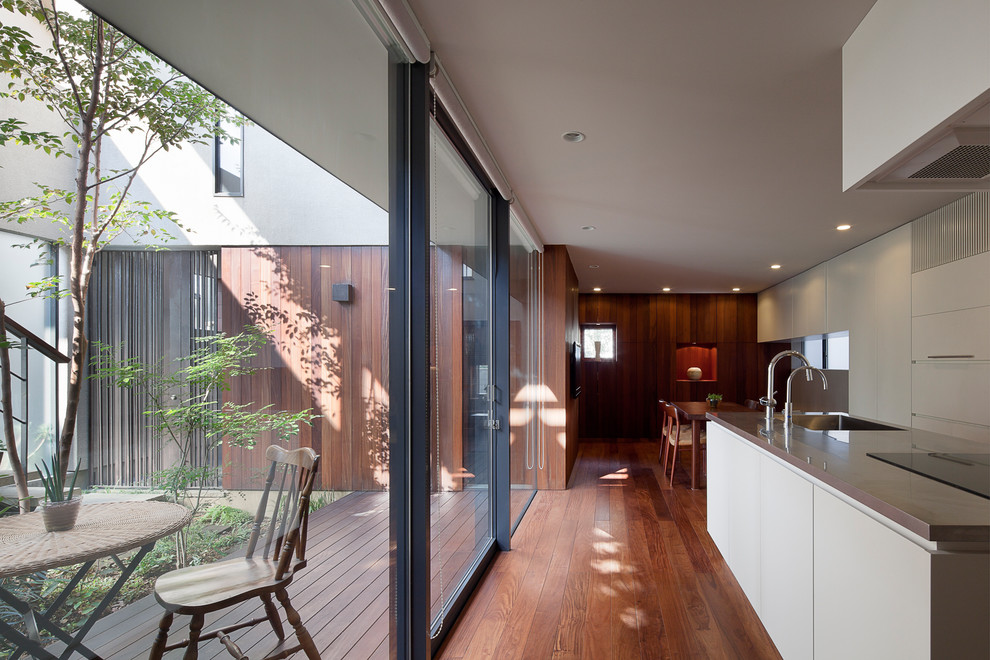 中庭のある3階建て二世帯住宅 Midcentury Hall Tokyo By 株式会社中野工務店 Houzz