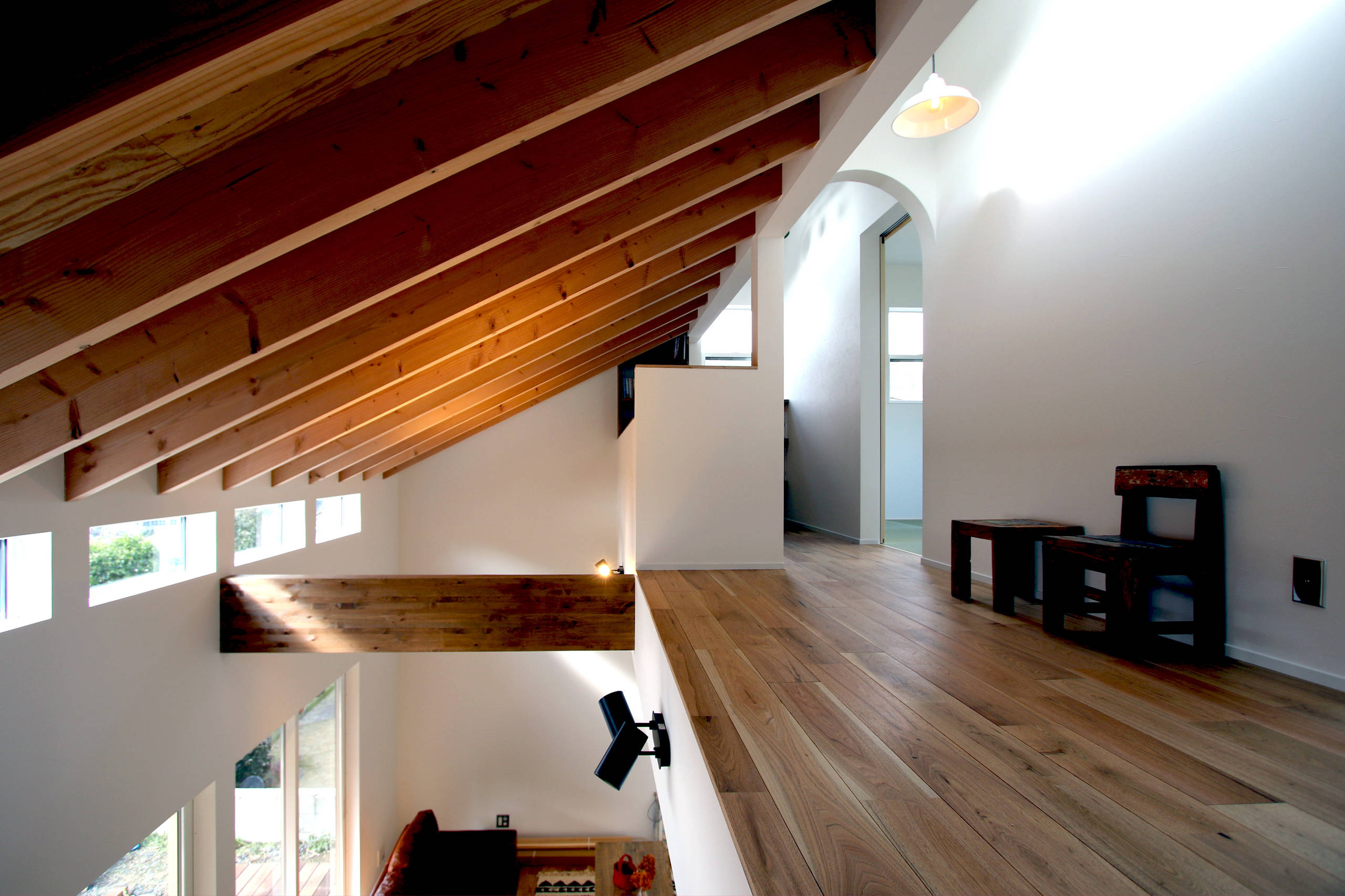 勾配天井と２階ホール Modern Hall Other By 株式会社インターリビング Houzz