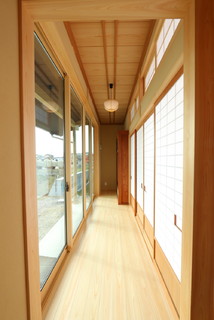 和風廊下のおしゃれなインテリア 収納 実例画像 ハウズ 21年9月 Houzz 和風廊下のおしゃれなインテリア 収納 実例画像 ハウズ 21年9月 Houzz
