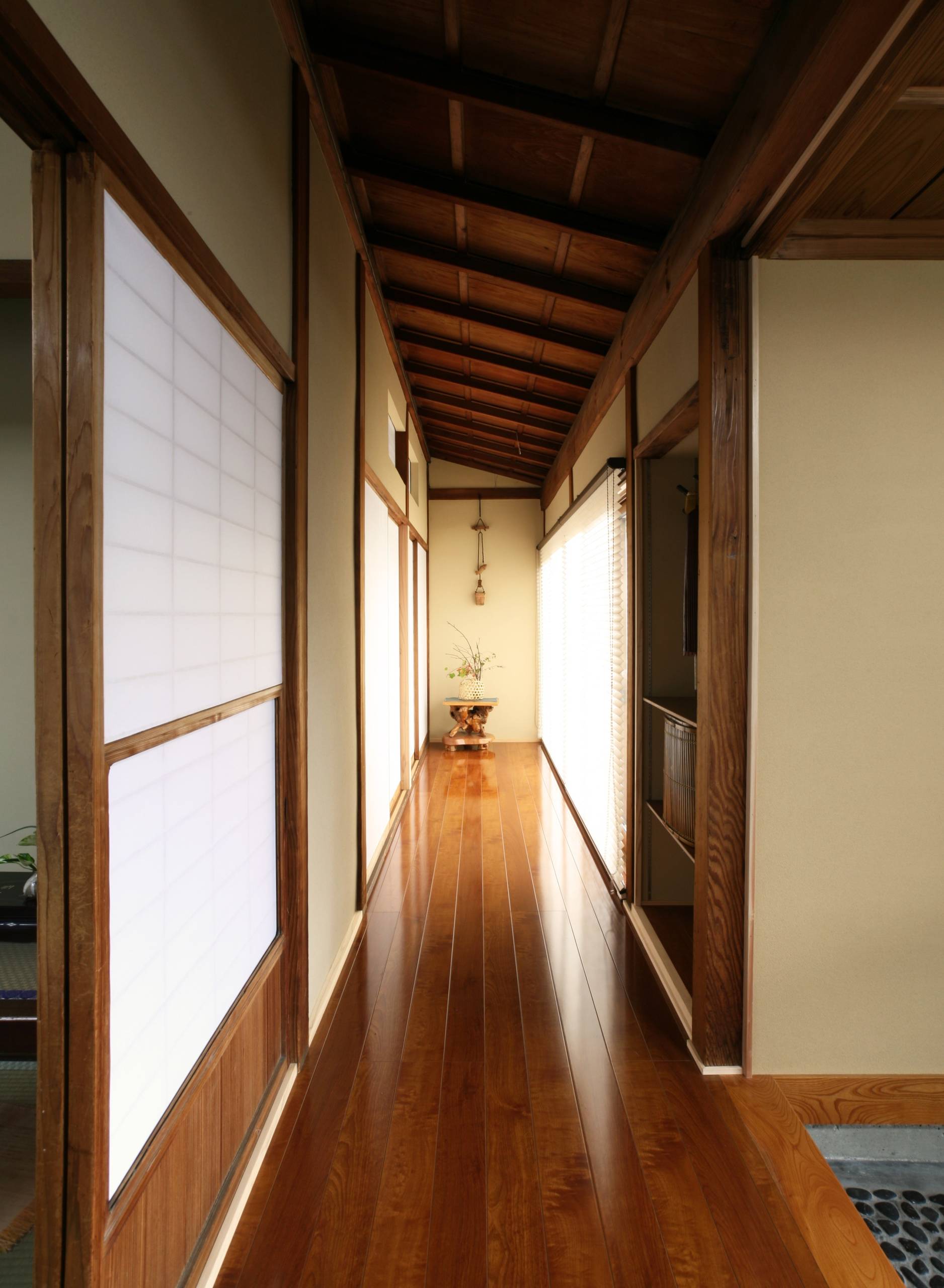 和風廊下のおしゃれなインテリア 収納 実例画像 ハウズ 21年10月 Houzz