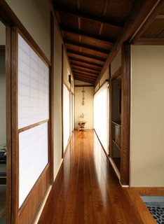 和風廊下のおしゃれなインテリア 収納 実例画像 ハウズ 21年9月 Houzz