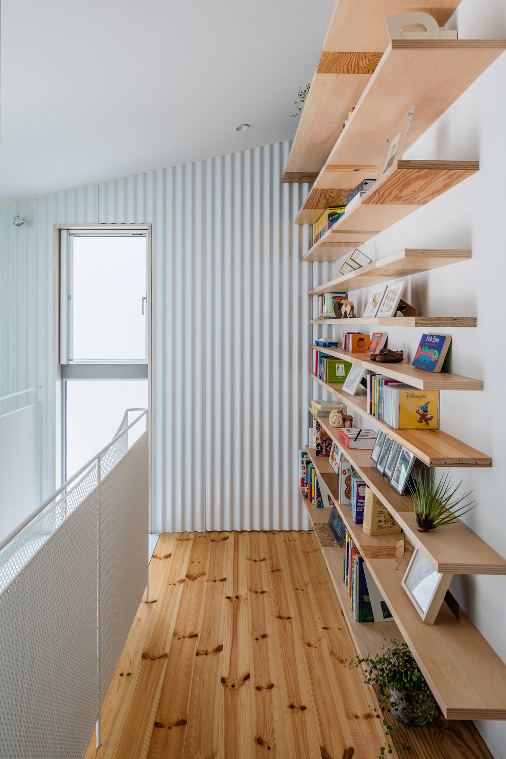星を待つ家 Modern Hall Tokyo Suburbs By Yasuko Otsuka ノアノア空間工房 Houzz