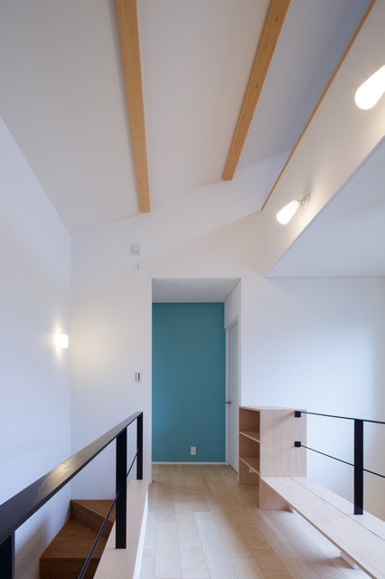 渡り廊下のある家 Retro Facade Autres Perimetres Par Studio Rei 一級建築士事務所 Houzz 渡り廊下のある家 Retro Facade Autres Perimetres Par Studio Rei 一級建築士事務所 Houzz