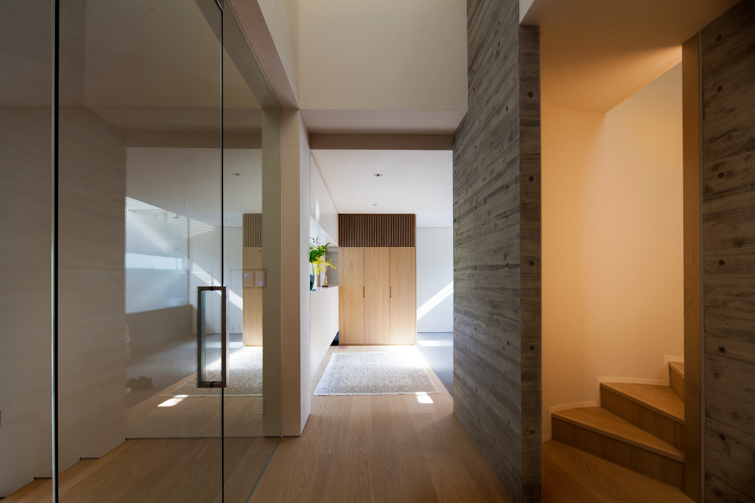 廊下のおしゃれなインテリア 収納 実例画像 ハウズ 21年10月 Houzz
