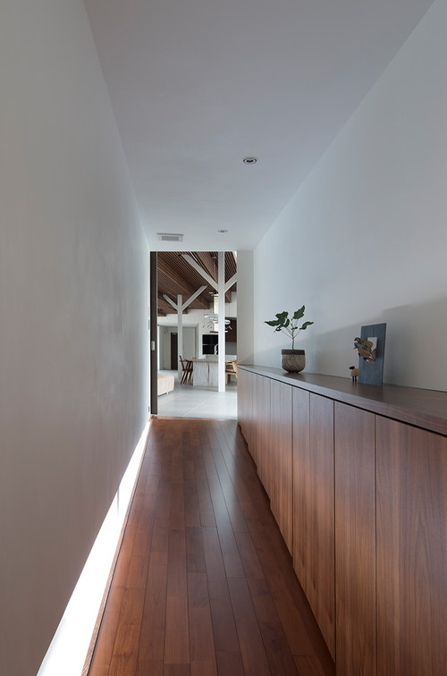 廊下のインテリアは 正面 がポイント 素敵空間に変身させるコツ Houzz ハウズ