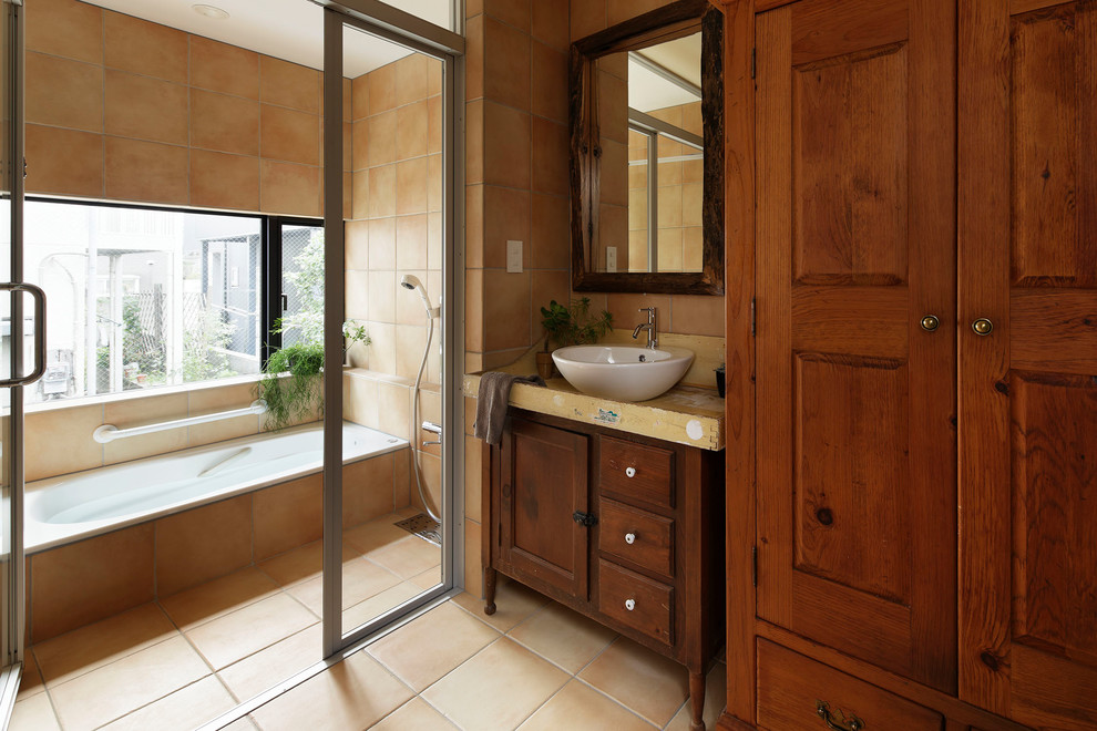 古い棚をリメイクした洗面台 Traditional Bathroom Tokyo By 株式会社 僕らの家 Houzz