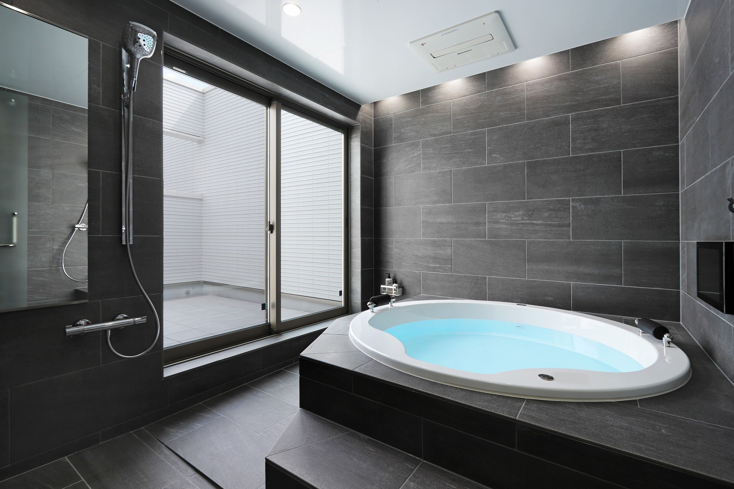 Fotos baños | Diseños de baños negros con jacuzzi - 2022 | Houzz ES