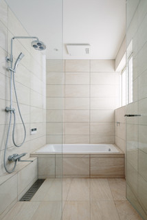 白いおしゃれな浴室の画像 21年8月 Houzz ハウズ