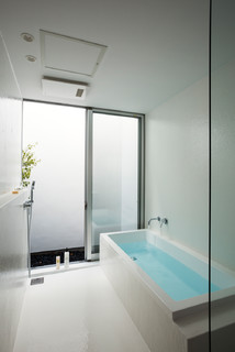 白いおしゃれな浴室の画像 21年8月 Houzz ハウズ