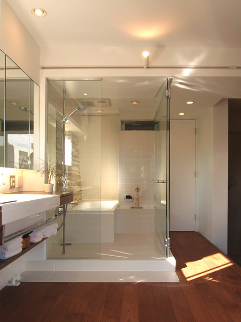 Hippo 光ふりそそぐガラス張りの浴室を２階に コンテンポラリー 浴室 東京23区 Blue Studio Houzz ハウズ