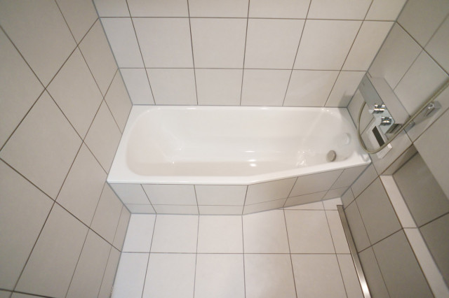 M様邸 在来浴室リフォーム Wedi自由設計 Moderne Salle De Bain Autres Perimetres Par ボウクス株式会社 Houzz