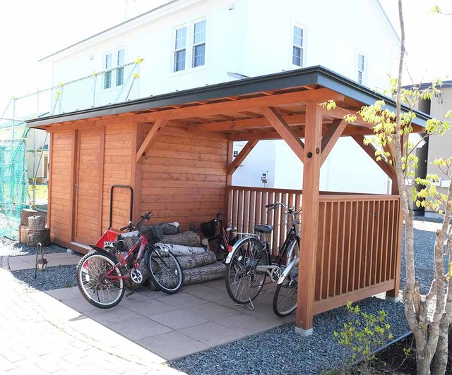 オリジナル木製物置 駐輪付 トラディショナル 物置 庭小屋 他の地域 トカチのカタチ 庭十勝 Houzz ハウズ