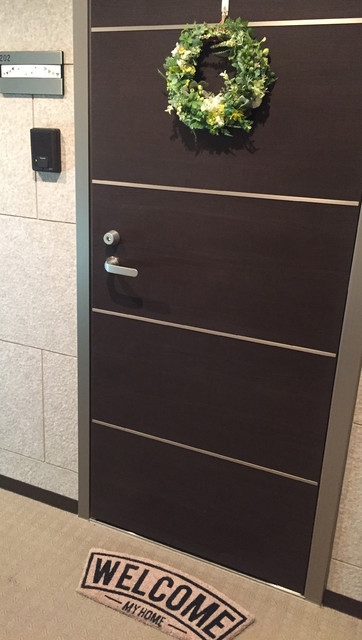 アパートの玄関の風水インテリア モダン 玄関 東京23区 A Homely House Houzz ハウズ