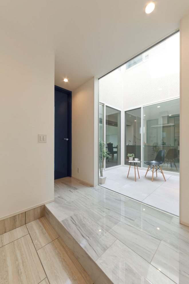 インナーパティオから光が注ぐ 遊び心いっぱいの白い家 Entry Other By 納得住宅工房株式会社 Houzz インナーパティオから光が注ぐ 遊び心いっぱいの白い家 Entry Other By 納得住宅工房株式会社 Houzz