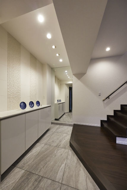 ウォークスルーシューズクロークのあるおしゃれな玄関 Minimalistisch Eingang Sonstige Von 株式会社ナサホーム Houzz