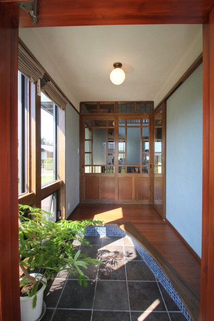 サンルームのような玄関 Japonais Entree Autres Perimetres Par 大出設計工房 Ohde Architect Studio Houzz