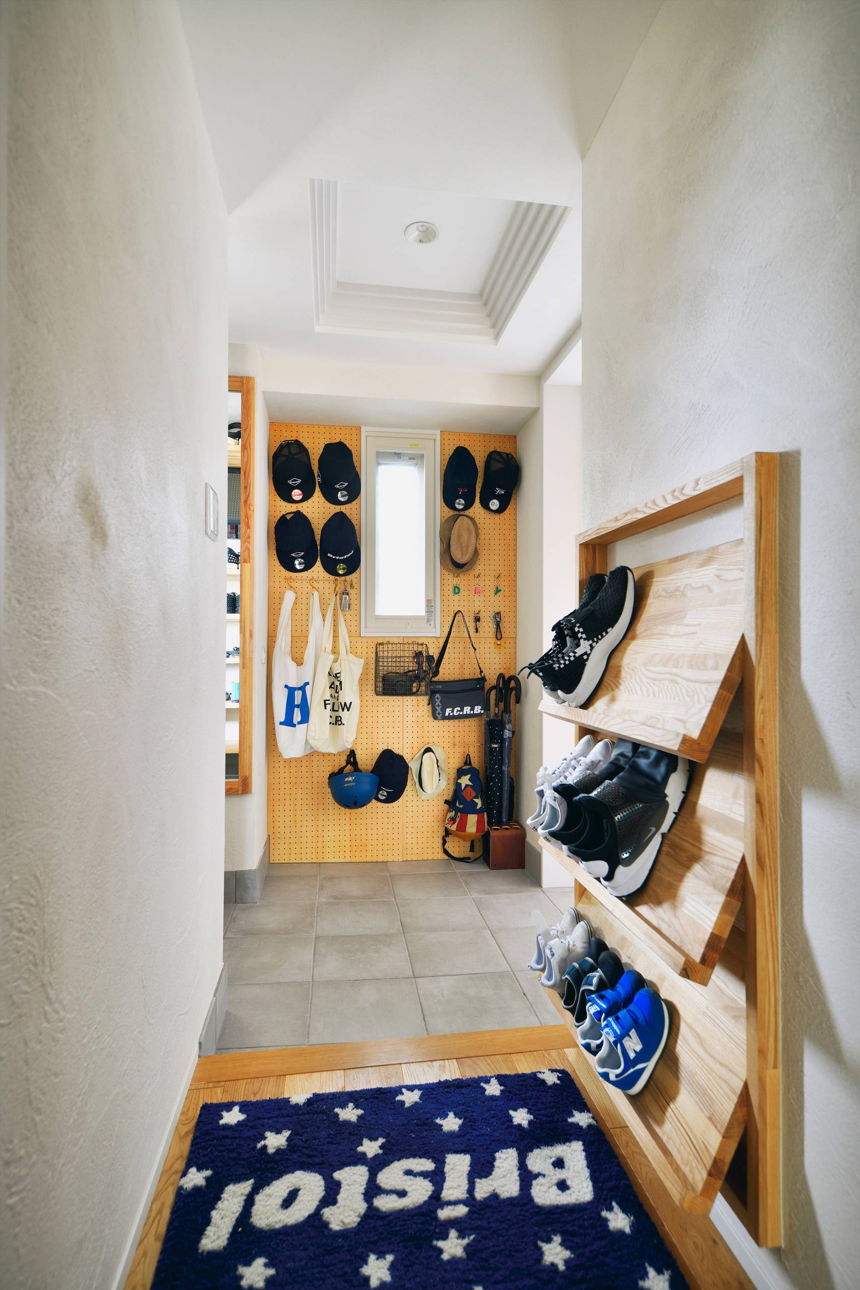 おしゃれな北欧スタイルの玄関の画像 21年8月 Houzz ハウズ おしゃれな北欧スタイルの玄関の画像 21年8月 Houzz ハウズ