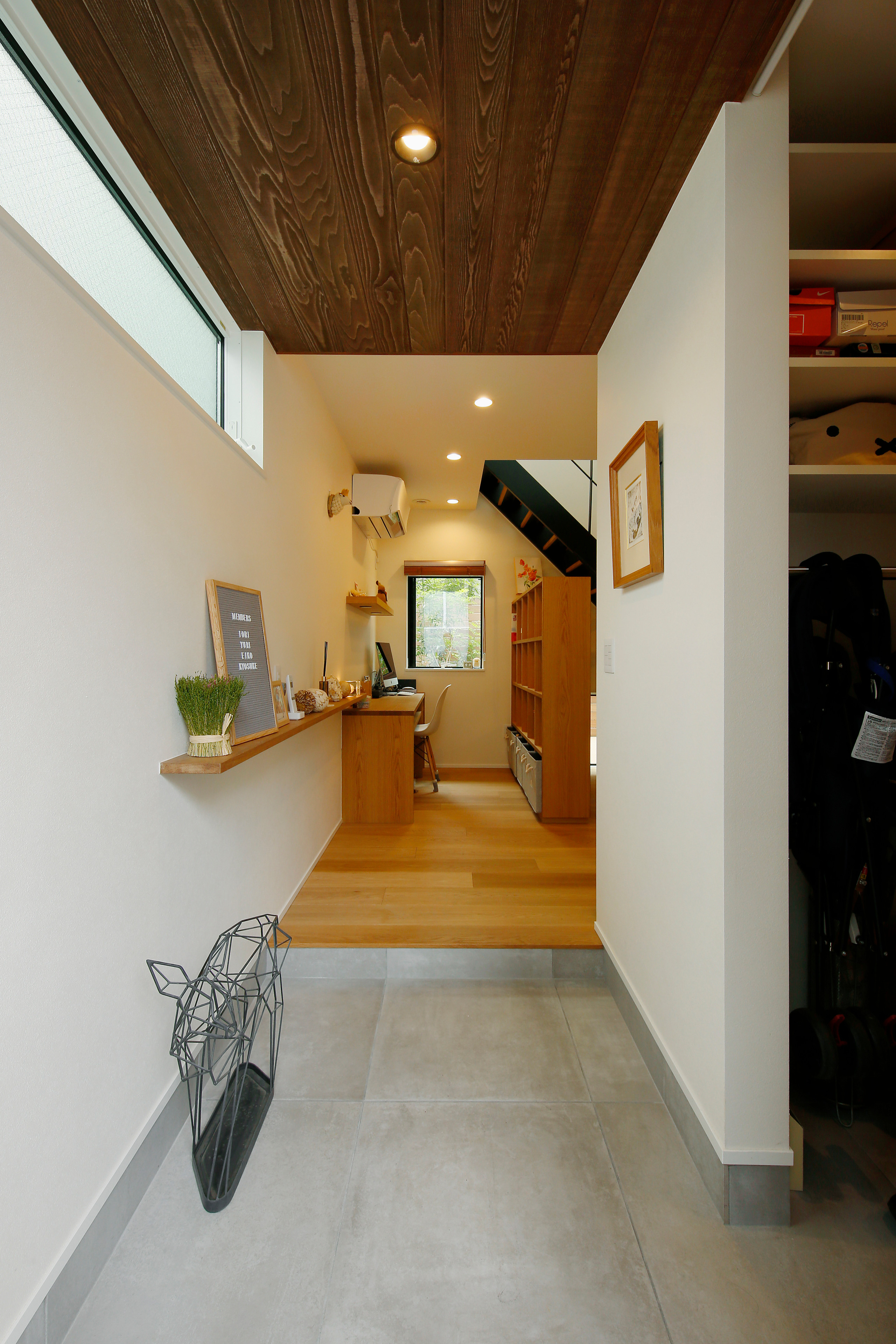 おしゃれな玄関 コンクリートの床 の画像 75選 22年4月 Houzz ハウズ