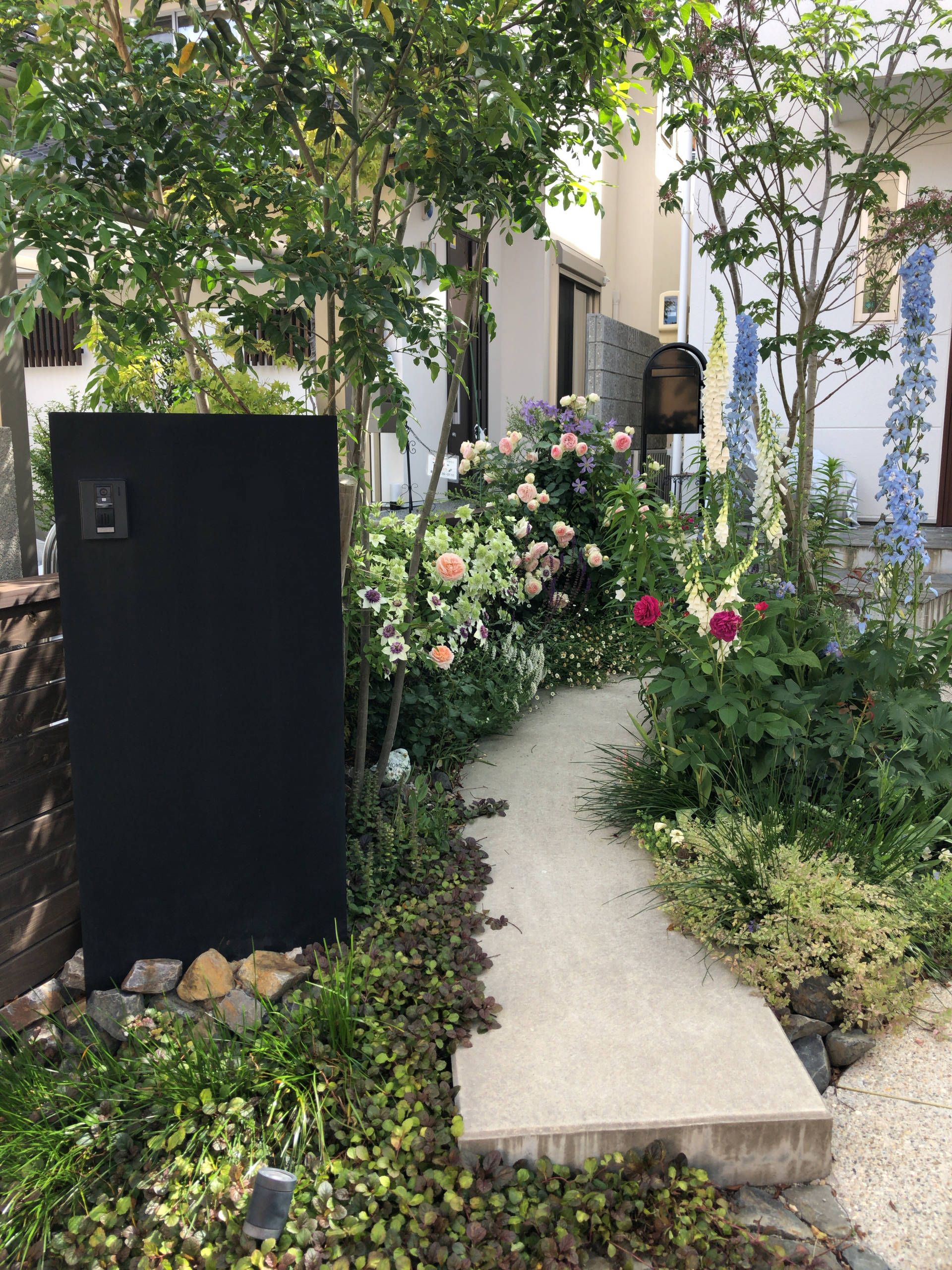 バラの小径のある庭 Scandinavian Entry Nagoya By Atelier Coconiwa アトリエ心庭 Houzz