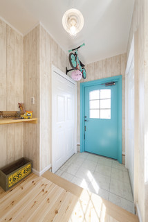 ファッションブランドのショールームのよう カリフォルニアスタイルのお家 Maritim Eingang Sonstige Von Design House F 古川工務店 Houzz