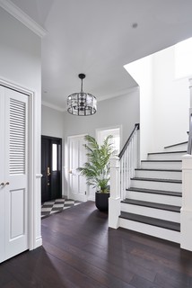 白いおしゃれな玄関ホールの画像 21年9月 Houzz ハウズ