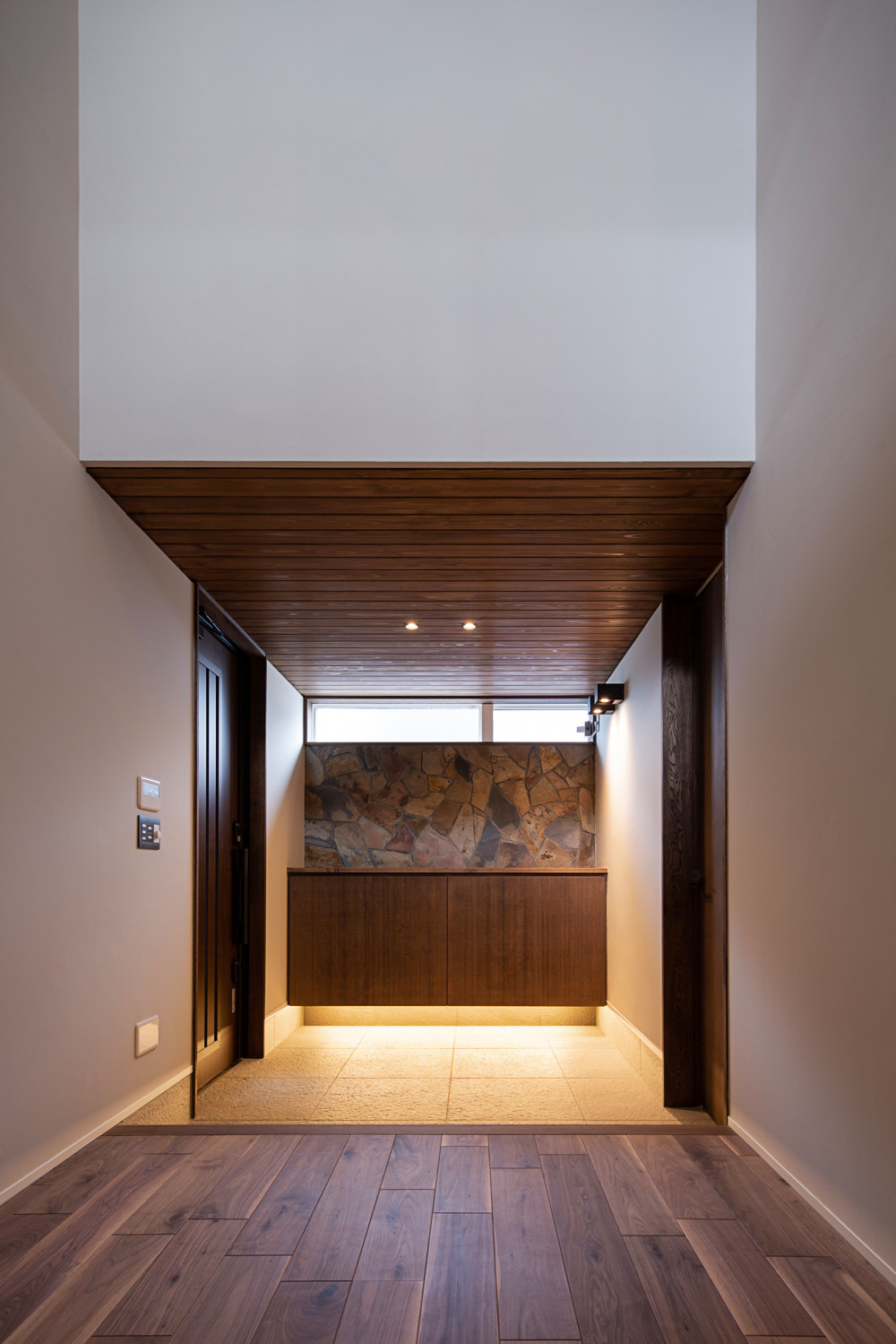 モダンスタイルのおしゃれな玄関の画像 75選 22年9月 Houzz ハウズ モダンスタイルのおしゃれな玄関の画像 75選 22年9月 Houzz ハウズ