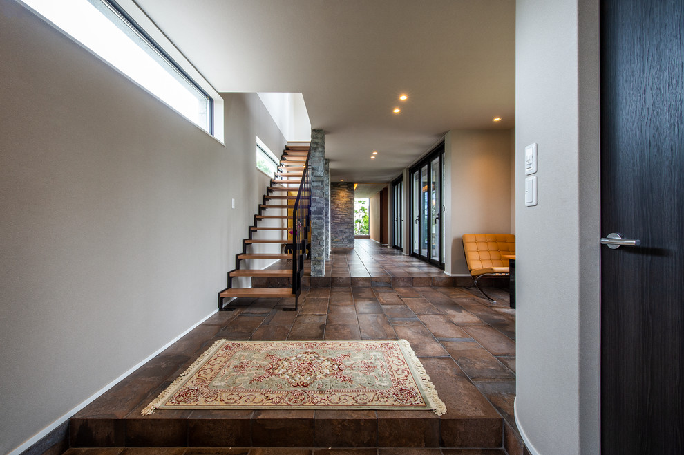 光を取り込む玄関 Asian Entry Other By 株式会社 Whale House Houzz