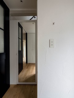 壁孔の家 Modern Entry Tokyo By 株式会社エキップ Houzz