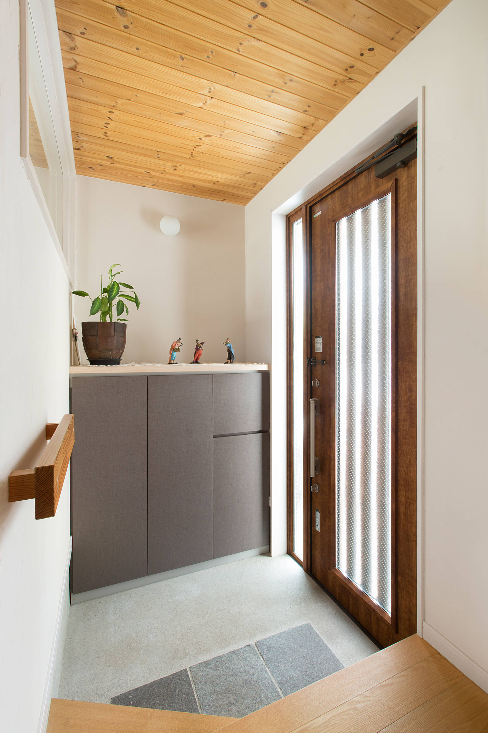 おしゃれな和風の玄関の画像 21年10月 Houzz ハウズ おしゃれな和風の玄関の画像 21年10月 Houzz ハウズ