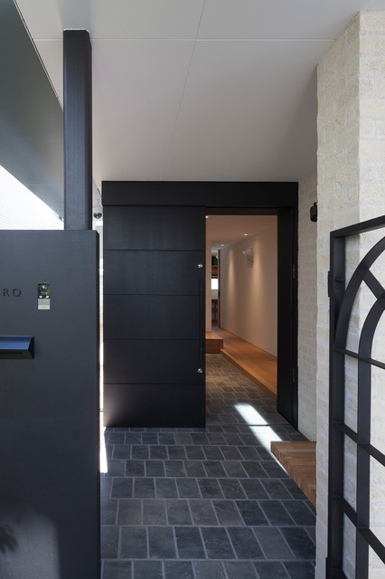 惹き込まれるアプローチ モダン 玄関 東京23区 築紡 根來宏典 Houzz ハウズ 惹き込まれるアプローチ モダン 玄関 東京23区 築紡 根來宏典 Houzz ハウズ